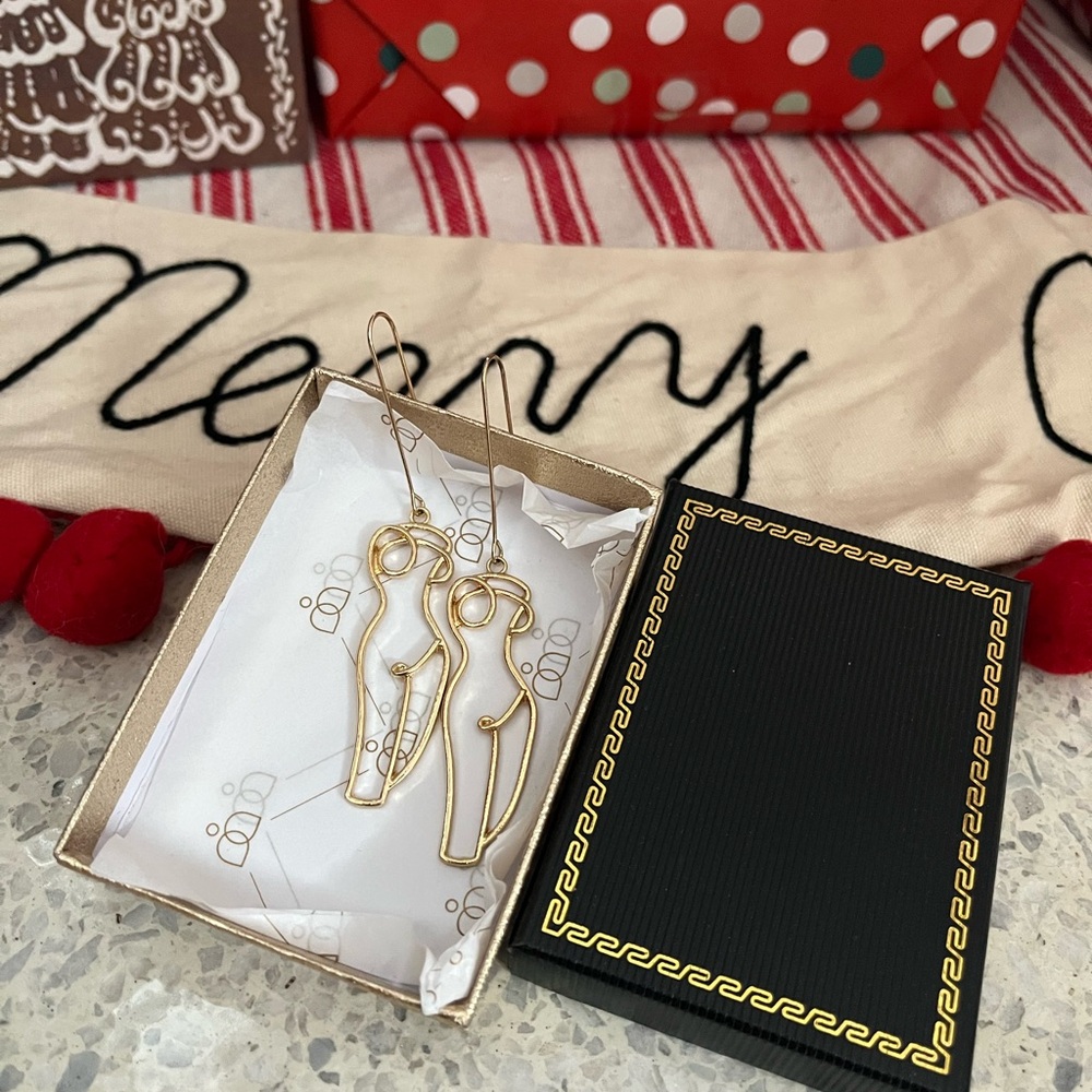 The Babe || Kim Women Gold Plater Figure Paper Clip Earrings